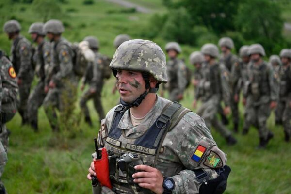 România nu vrea la război. Cum am ajuns cu 25.000 de ofițeri și soldați lipsă? Ce salarii se dau?