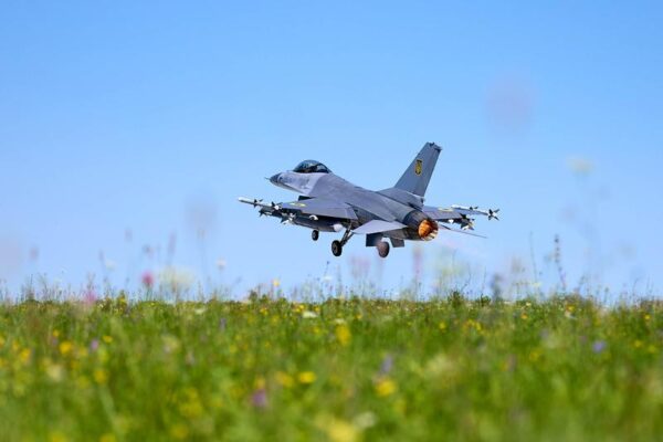 Avioane F-16 ale Ucrainei, pregătite în România să atace Rusia? Putin furios. Ce preț vom plăti?