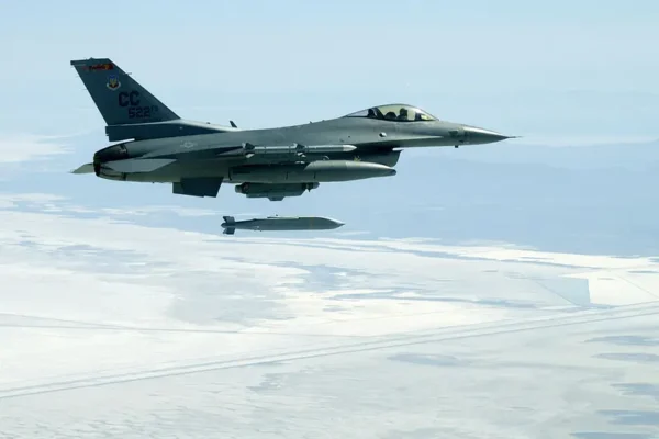 SUA dă Ucrainei prima bombă ghidată cu precizie ce lovește la 130 km. Putin în alertă