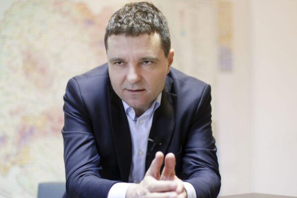 Nicușor Dan l-a invitat pe Marcel Ciolacu „la unul din zecile de mari șantiere ilegale din București”: „Nu putem să lăsăm mafia imobiliară să facă politica instituțiilor în materie de urbanism și apoi să ne mirăm că e trafic”