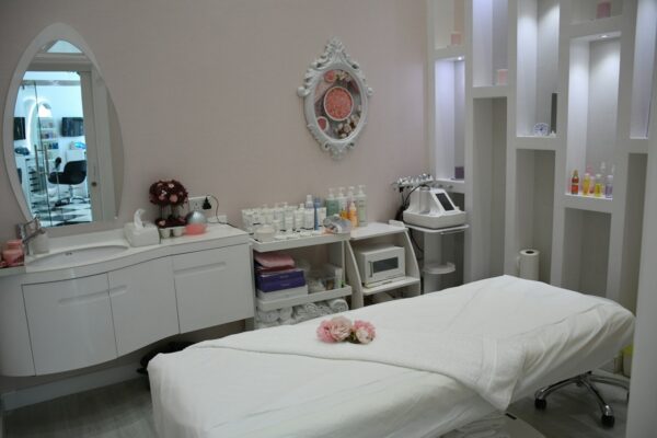 Echipament salon înfrumusețare: ce nu trebuie să lipsească dintr-un salon de succes