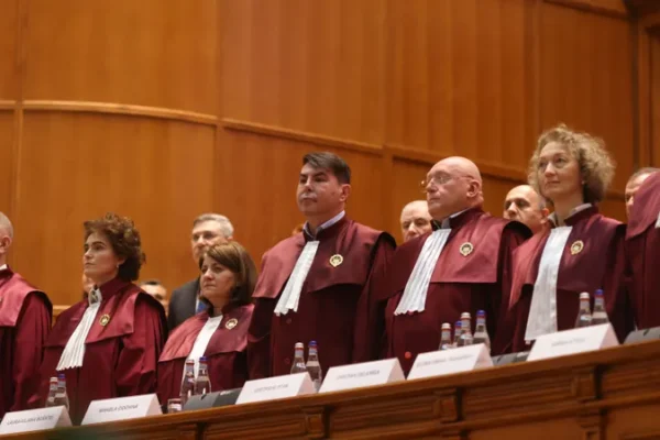 judecători