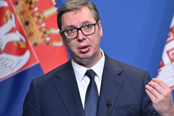 Aleksandar Vucic demisionează