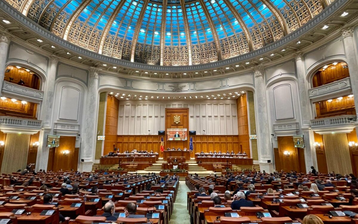 Sala Parlamentului României cu cupolă monumentală