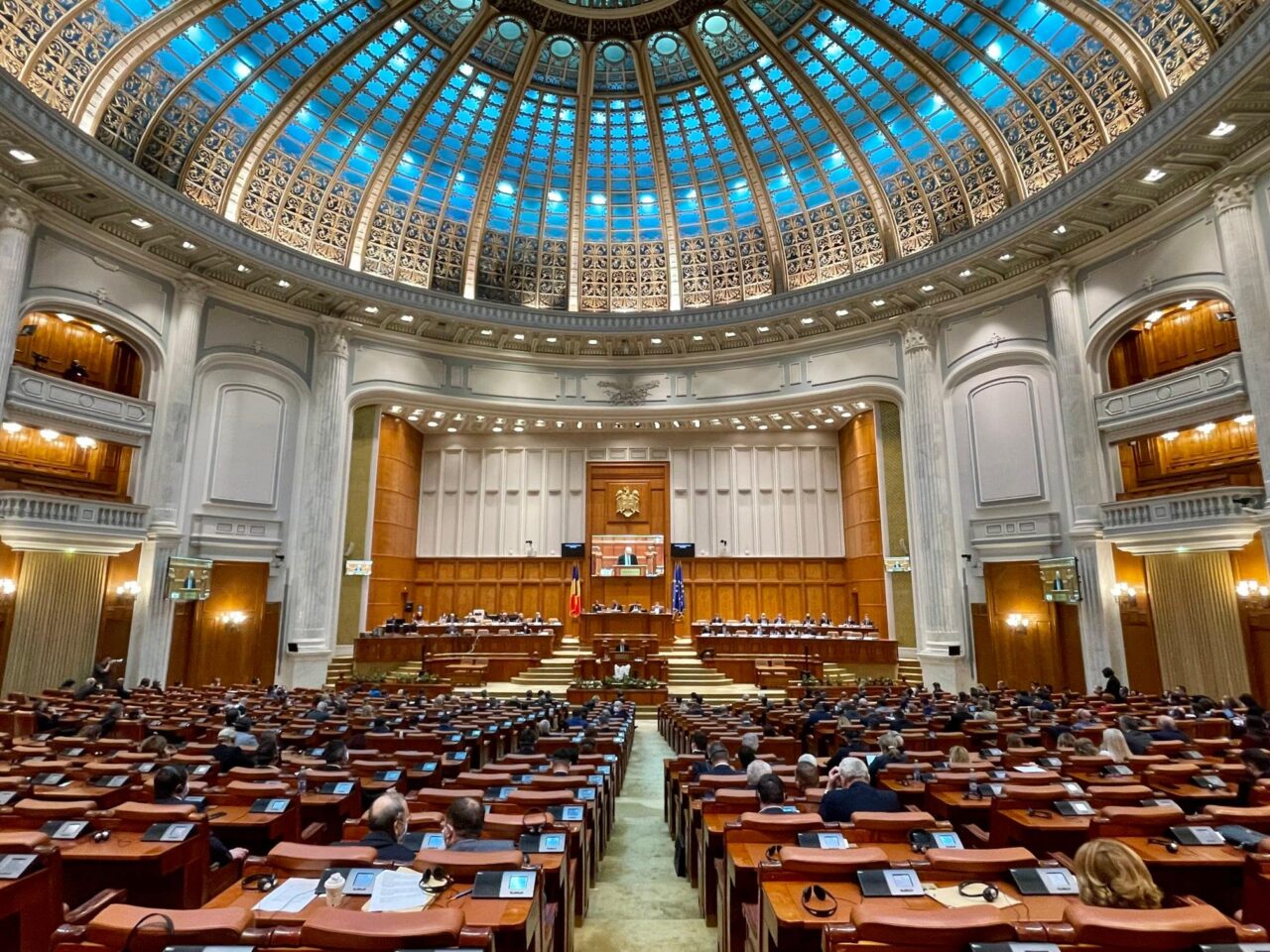 Sala Parlamentului României cu cupolă monumentală