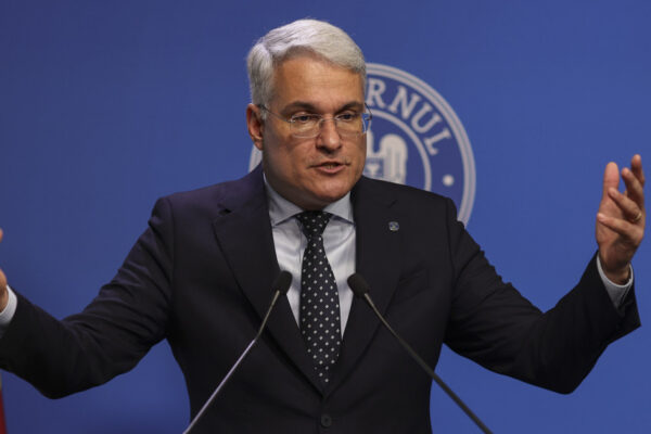 Cum va plăti România eșecul legii salarizării. Economist : „Statul trebuie să înlocuiască banii europeni cu împrumuturi scumpe”