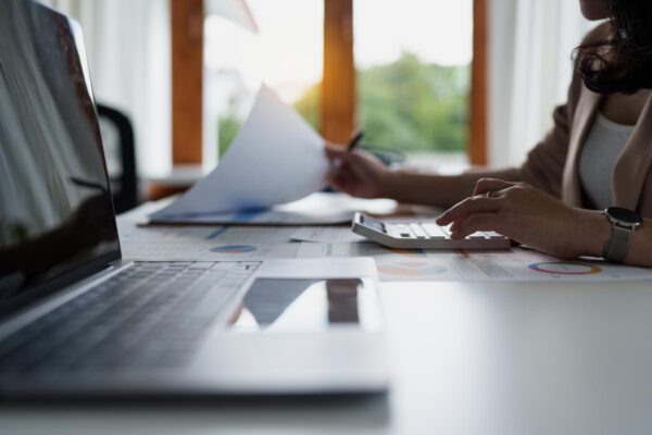 Factura emisă greșit: cum se corectează fără probleme fiscale
