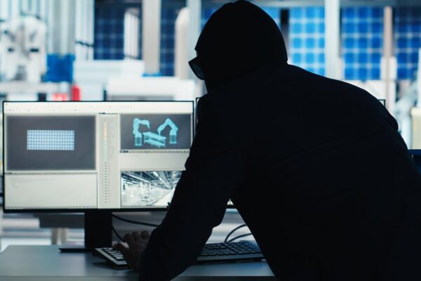 Cum să protejezi rețeaua companiei: 5 greșeli de securitate care costă scump
