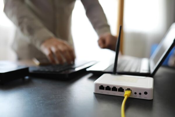 Banda lată pentru business: ce viteză ai nevoie și cum să o testezi corect