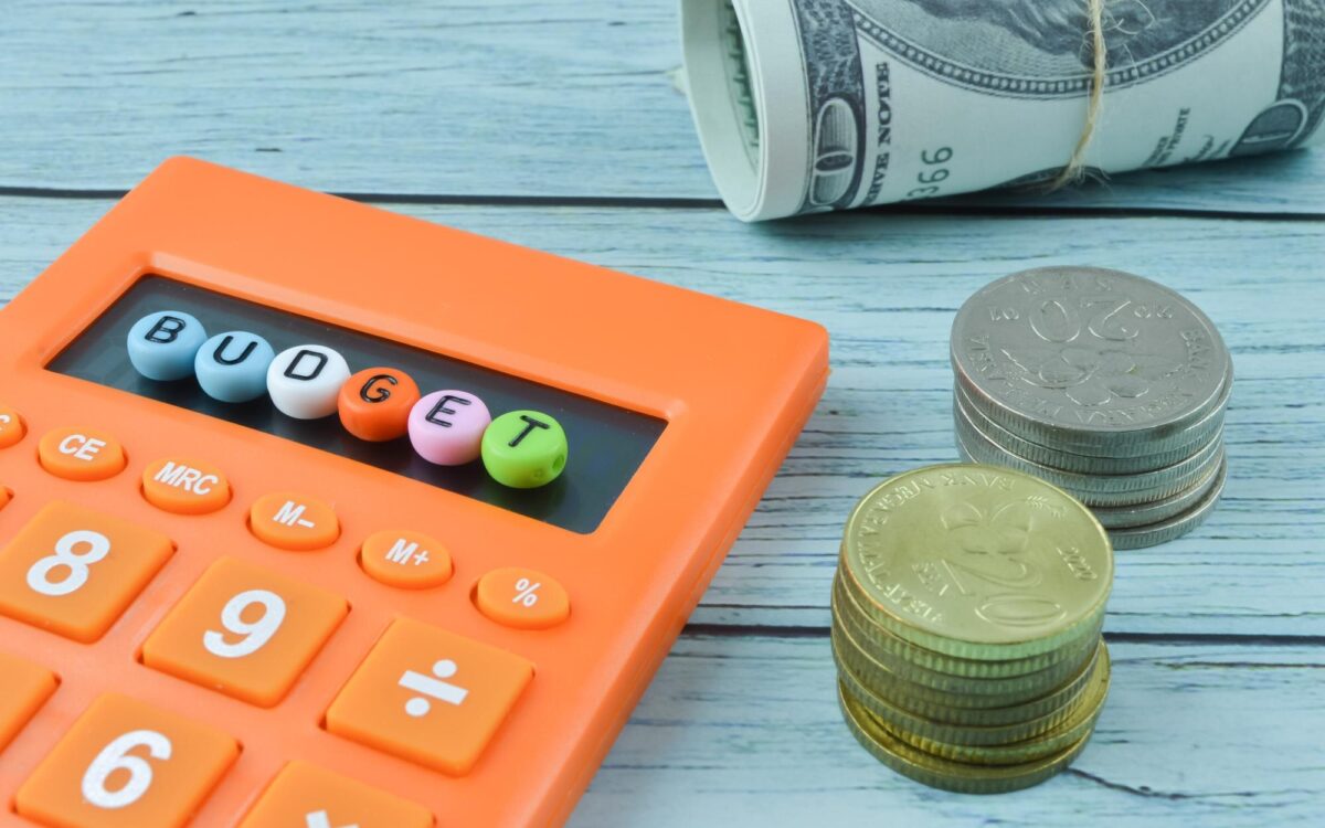 Perioadă de creditare mai lungă sau rată mai mare? Ce alegere costă mai puțin în final