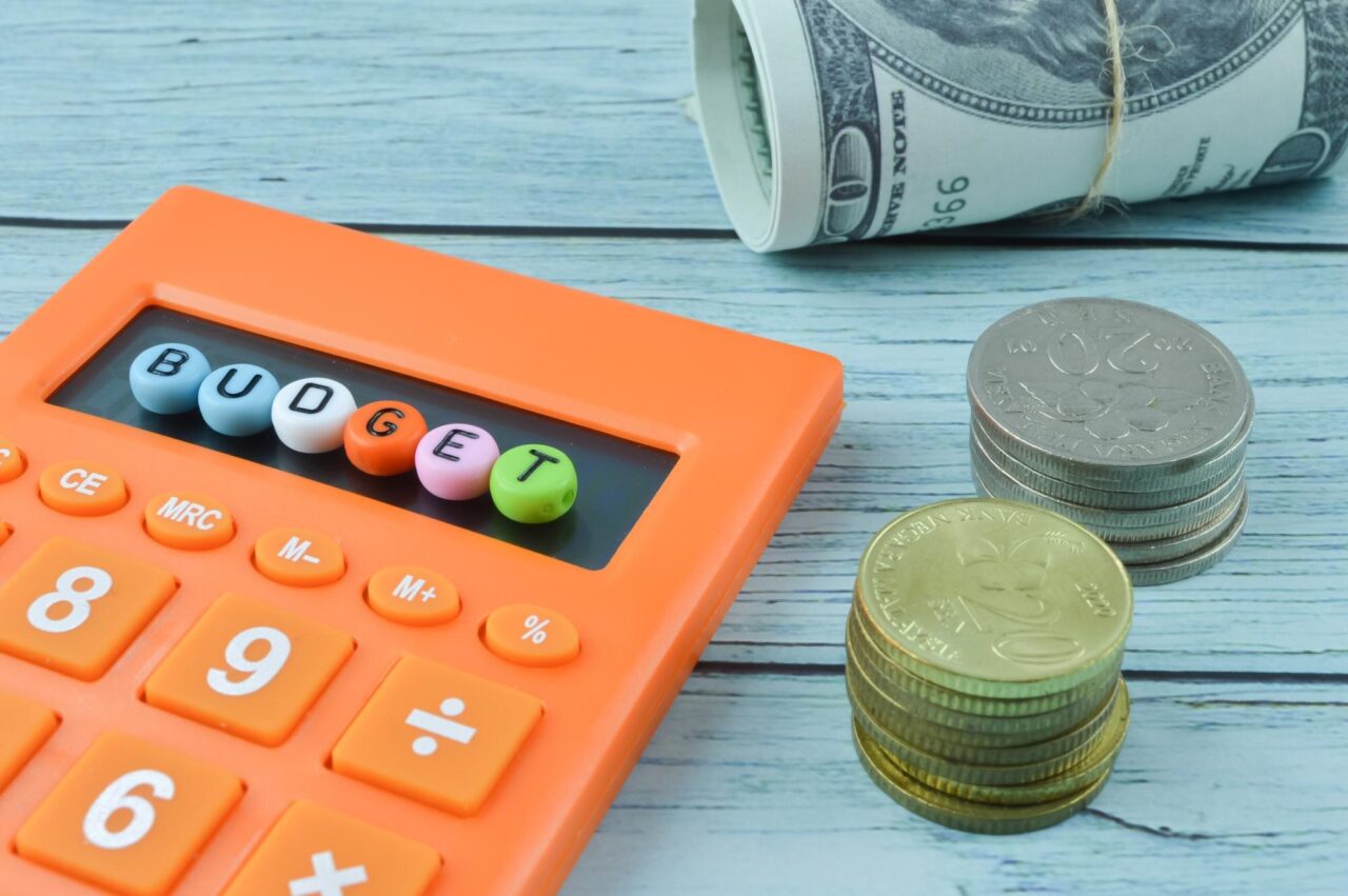 Perioadă de creditare mai lungă sau rată mai mare? Ce alegere costă mai puțin în final