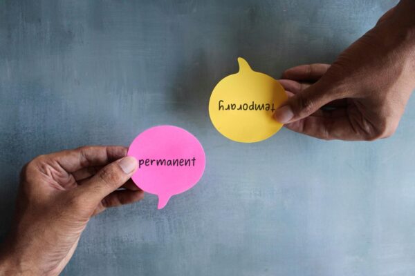 Angajat sau colaborator pe PFA? Diferențe de taxe și riscuri pentru companie