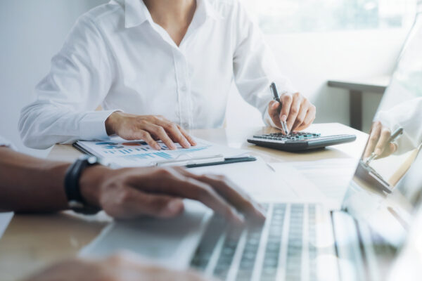 Ai primit un refuz de la bancă? Cum te poate ajuta un broker de credite