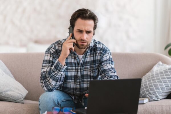 Chatbot pe site: ajută vânzările sau îi îndepărtează pe clienți?