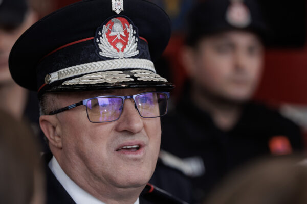 Bloc evacuat în Sectorul 6: fisuri în apartamente și deplasări ale fațadei
