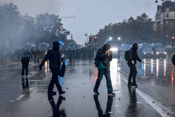 Macron anunță restricții pentru proteste: traseele vor ocoli centrele orașelor